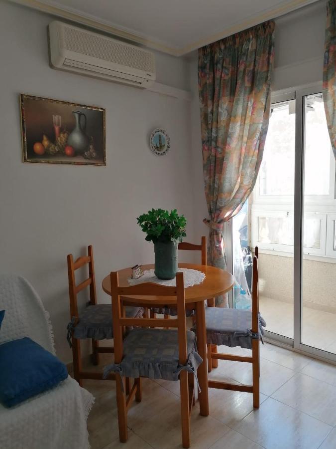 Gemuetliche Ferienwohnung In Torrevieja Ca100M Vom Strand Playa Del Cura Entfernt Eksteriør billede